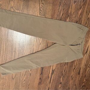 Men’s Lululemon ABC slim fit. Like new! Perfect for golf, work, any occasion